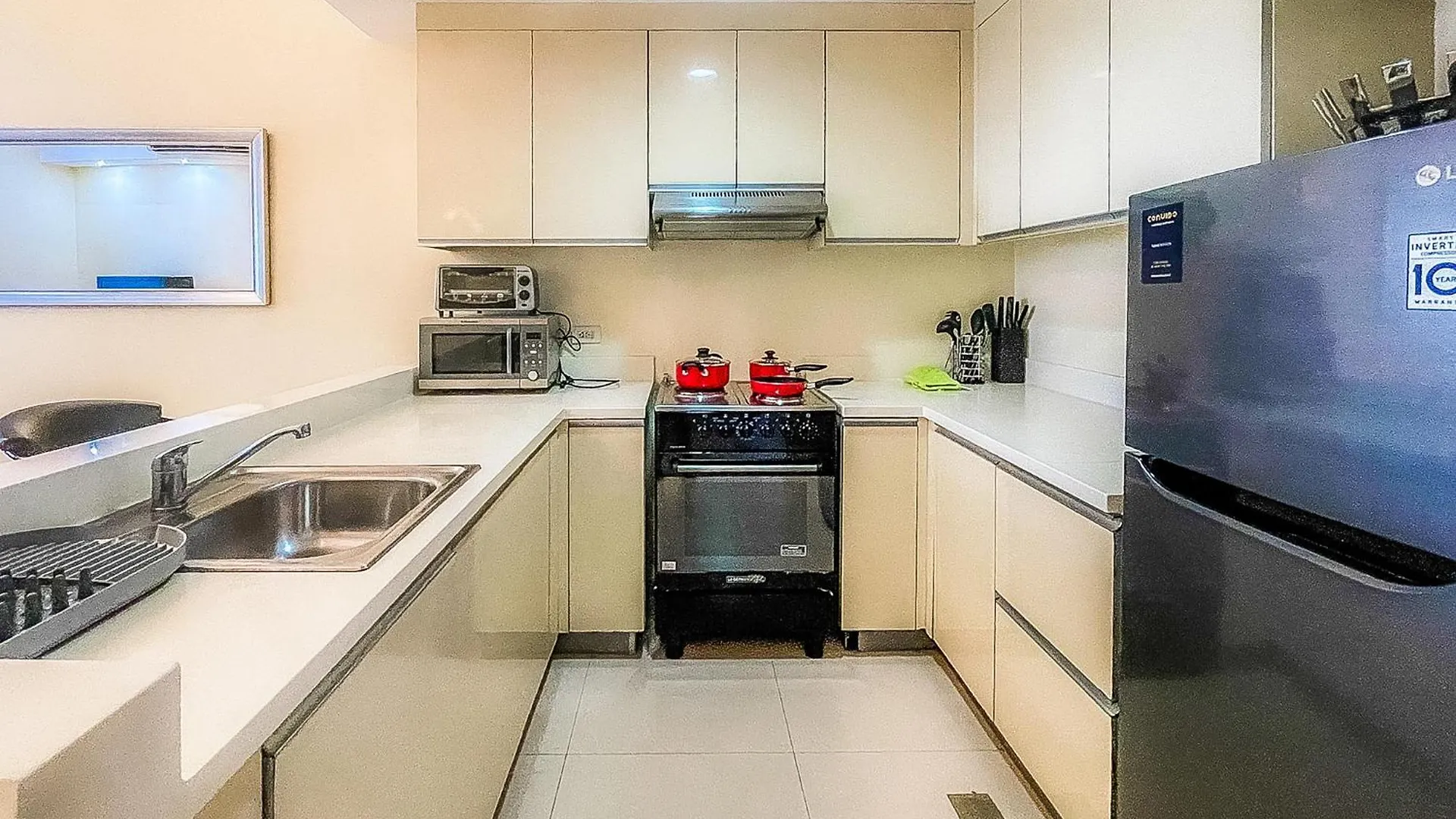 Hotel Full-Serviced Residential Apartment In The Infinity, Bgc Manila Philippines