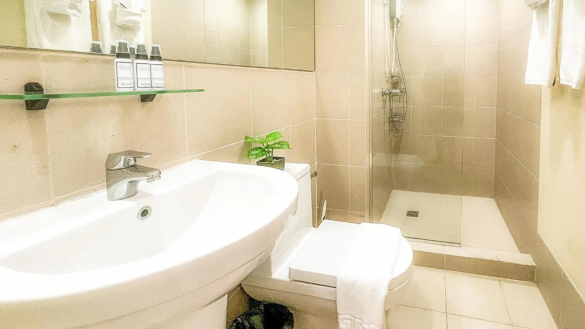 Full-Serviced Residential Apartment In The Infinity, Bgc Manila Hotel
