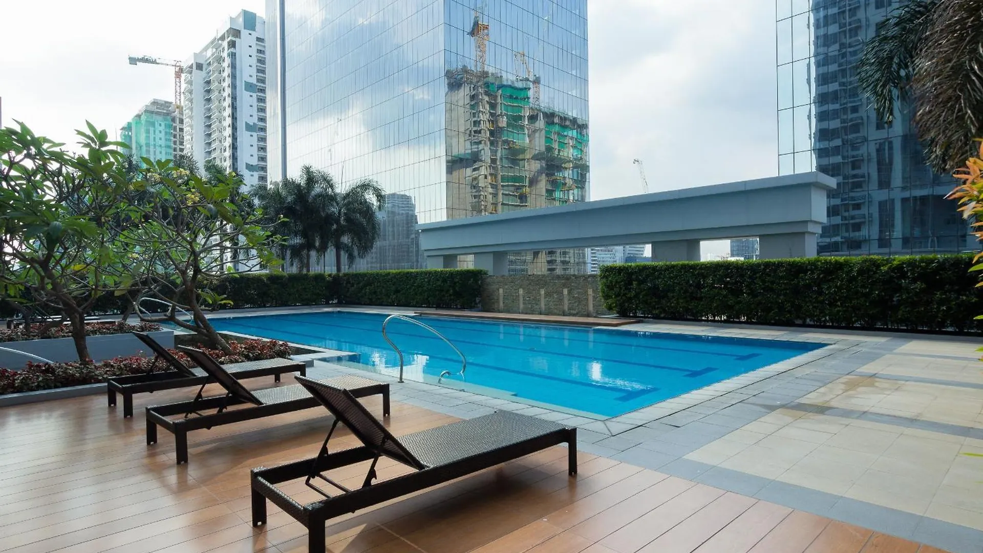 Full-Serviced Residential Apartment In The Infinity, Bgc Manila
