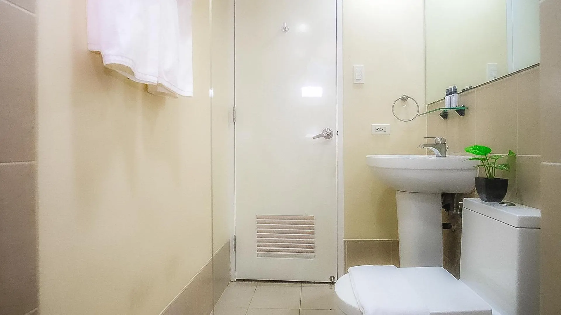 Full-Serviced Residential Apartment In The Infinity, Bgc Manila