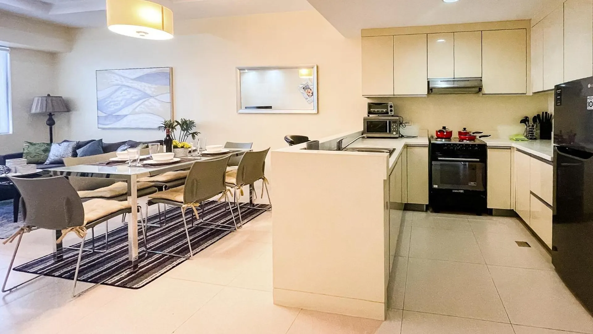 Hotel Full-Serviced Residential Apartment In The Infinity, Bgc Manila