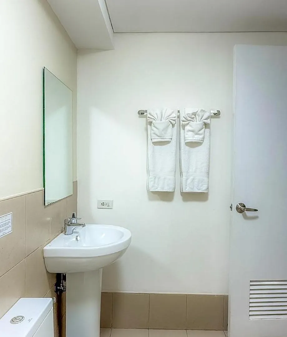 Hotel Full-Serviced Residential Apartment In The Infinity, Bgc Manila