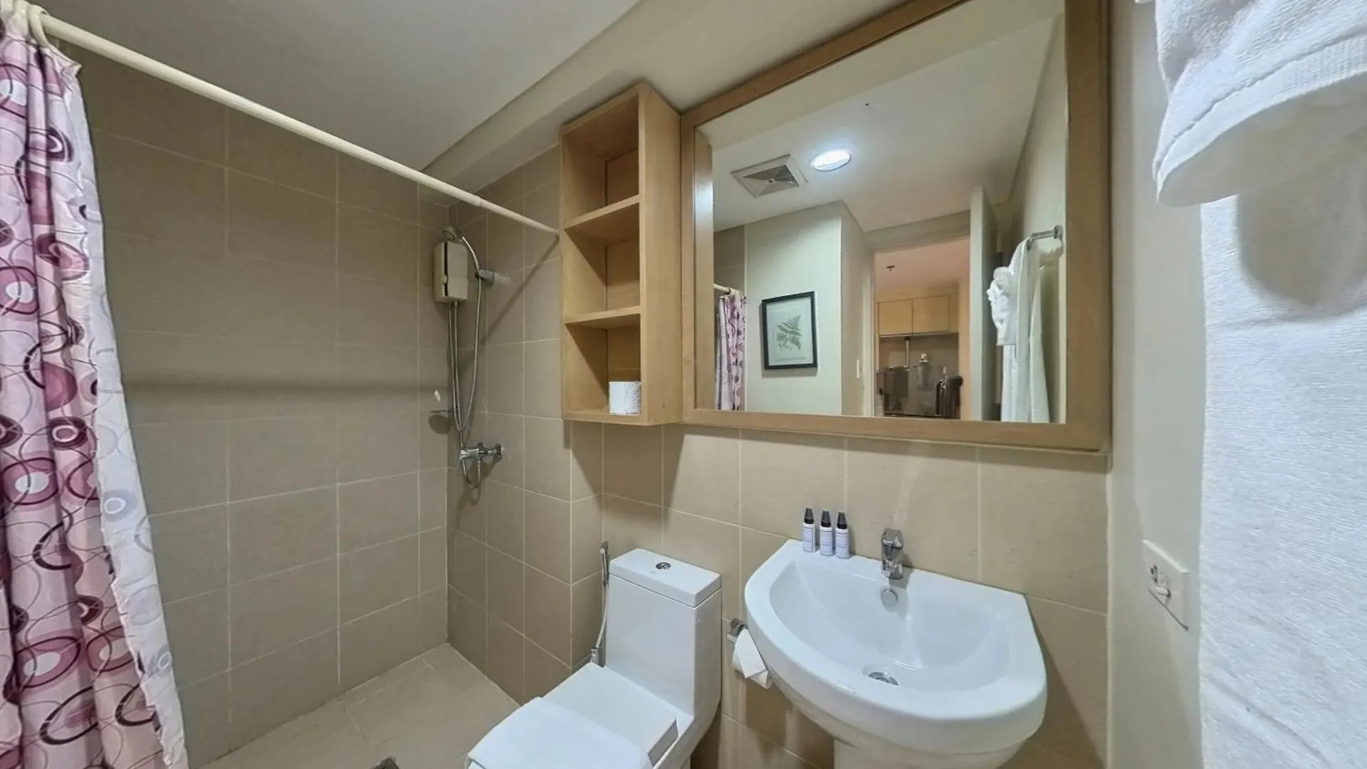 Hotel Full-Serviced Residential Apartment In The Infinity, Bgc Manila Philippines